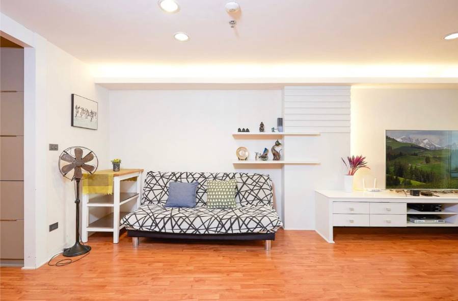Spacious 2-bedroom, 2-bathroom condo at Crystal Garden, 110 sqm, 58,000 THB/month. Close to BTS Nana with top-notch amenities.
