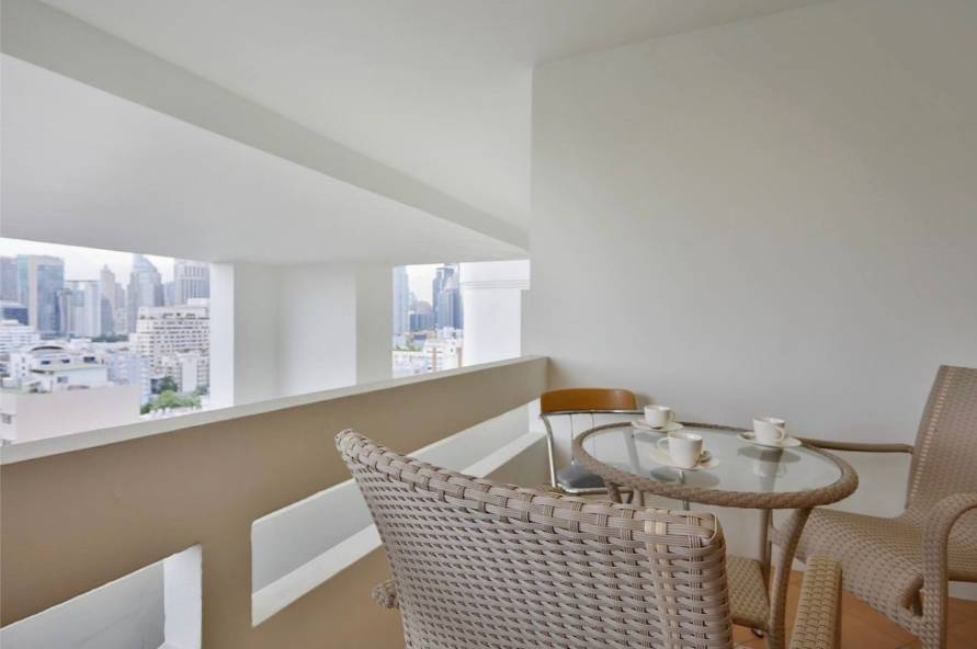 Spacious 2-bedroom, 2-bathroom condo at Crystal Garden, 110 sqm, 58,000 THB/month. Close to BTS Nana with top-notch amenities.