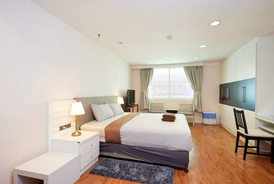 Spacious 2-bedroom, 2-bathroom condo at Crystal Garden, 110 sqm, 58,000 THB/month. Close to BTS Nana with top-notch amenities.