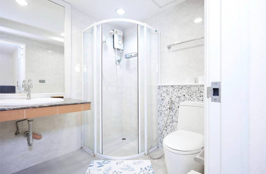Spacious 2-bedroom, 2-bathroom condo at Crystal Garden, 110 sqm, 58,000 THB/month. Close to BTS Nana with top-notch amenities.