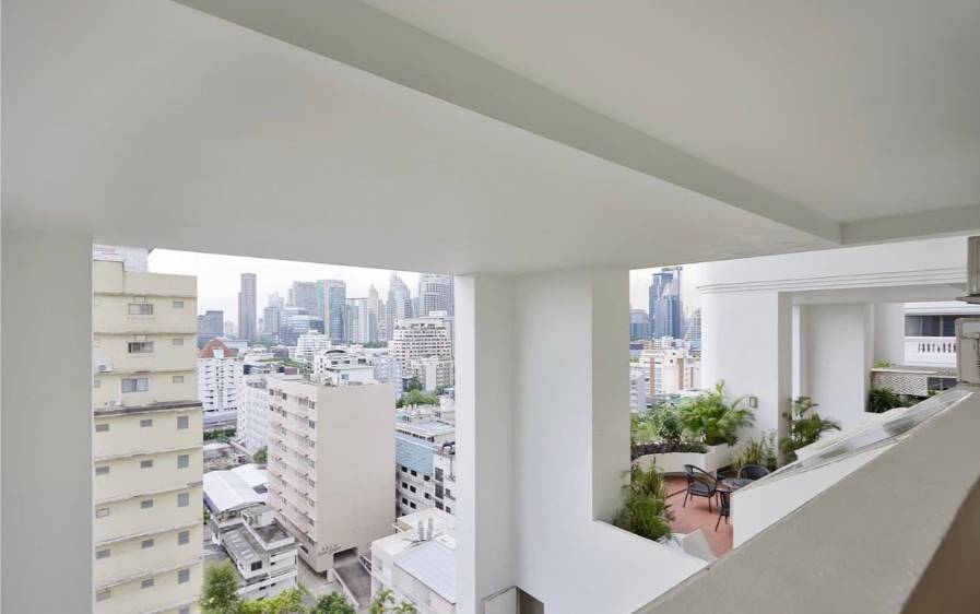 Spacious 2-bedroom, 2-bathroom condo at Crystal Garden, 110 sqm, 58,000 THB/month. Close to BTS Nana with top-notch amenities.