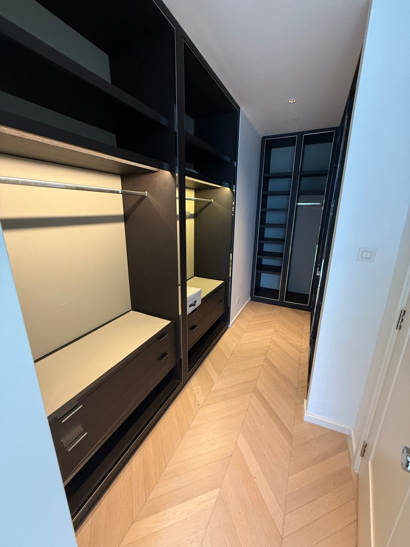 3-Bedroom, 3-Bathroom, 250 sqm Condo for Rent at Four Seasons Private Residences, 350,000 THB/month, Near Saphan Taksin BTS