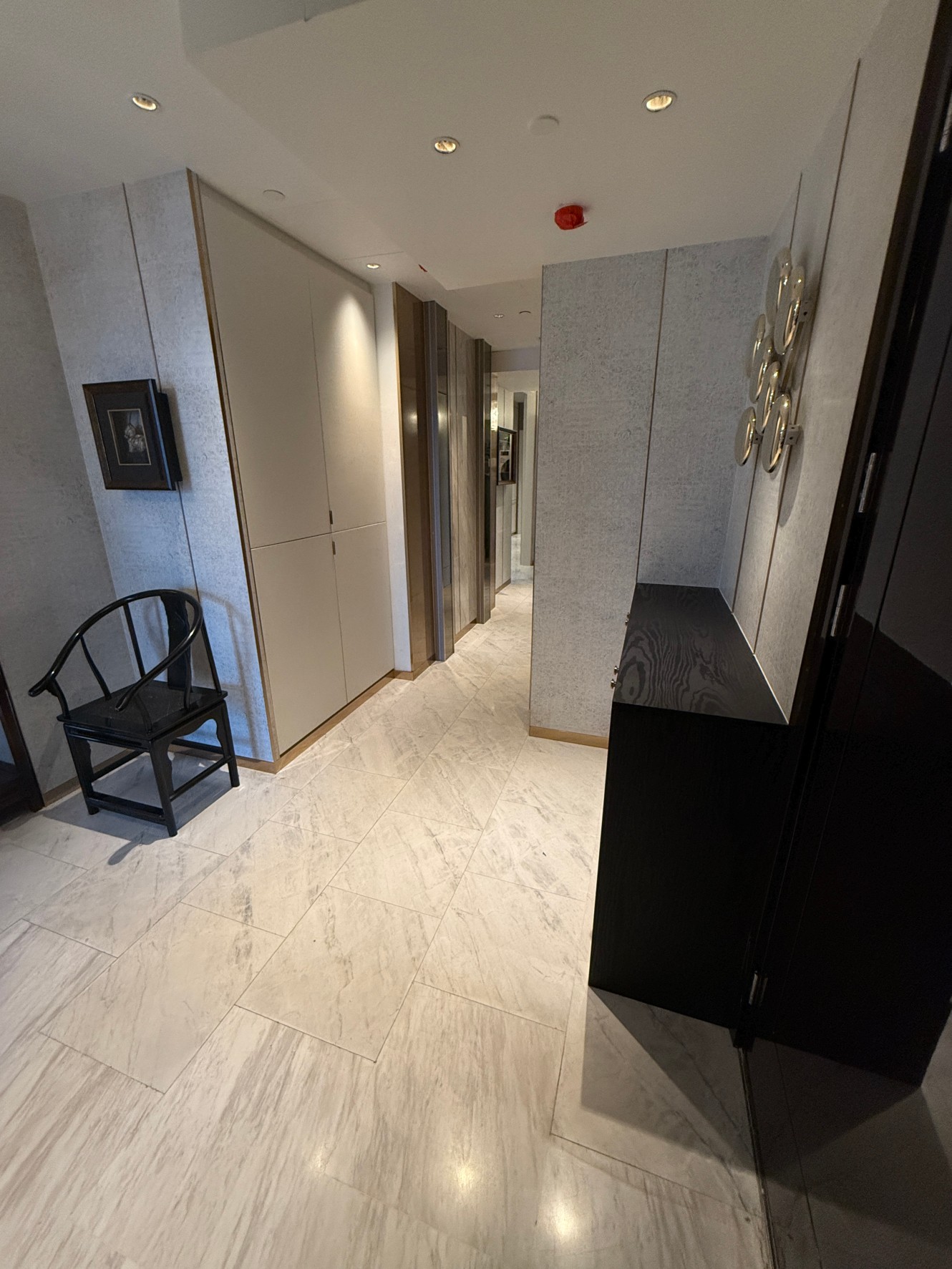3-Bedroom, 3-Bathroom, 250 sqm Condo for Rent at Four Seasons Private Residences, 350,000 THB/month, Near Saphan Taksin BTS