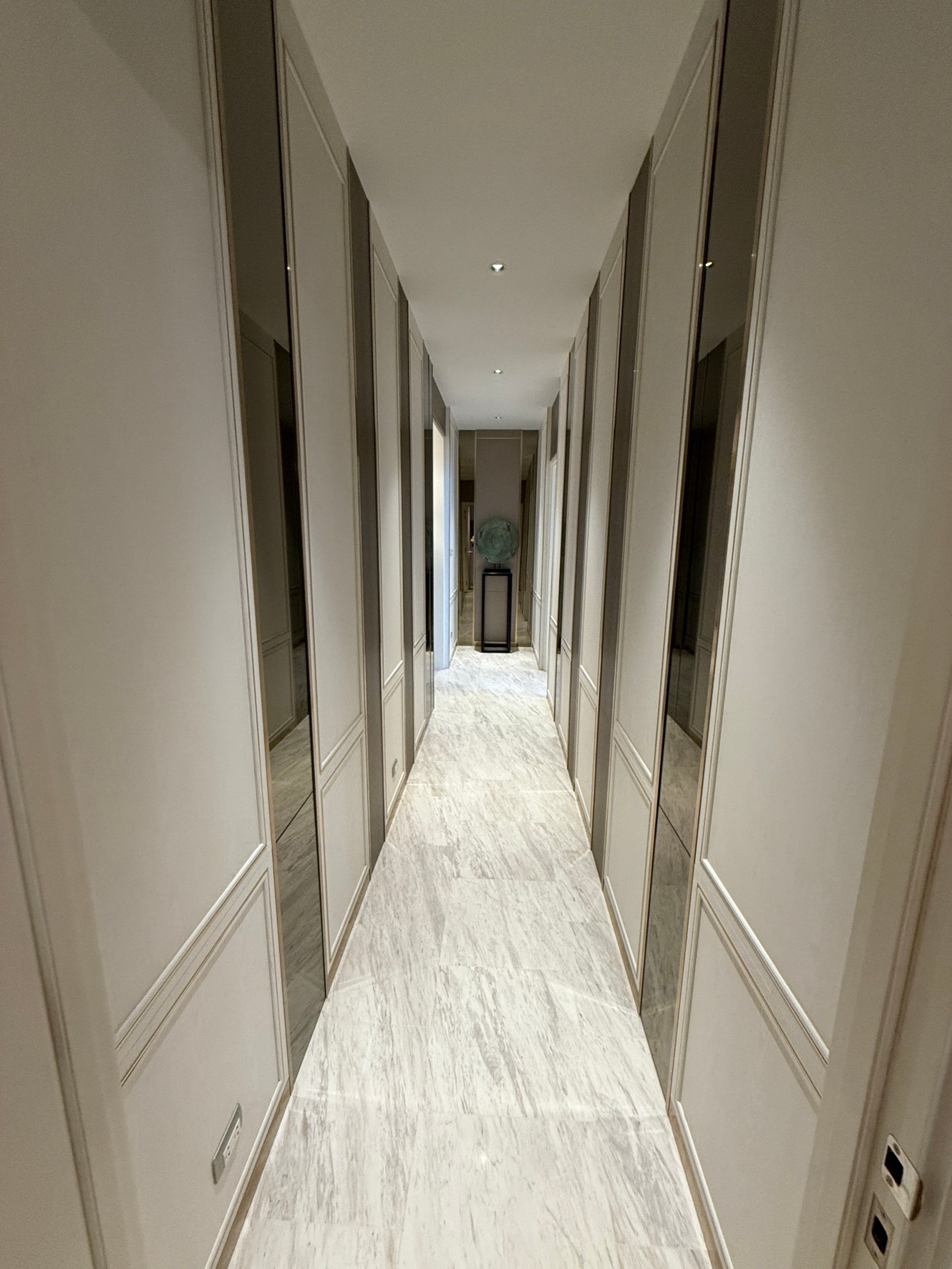 3-Bedroom, 3-Bathroom, 250 sqm Condo for Rent at Four Seasons Private Residences, 350,000 THB/month, Near Saphan Taksin BTS