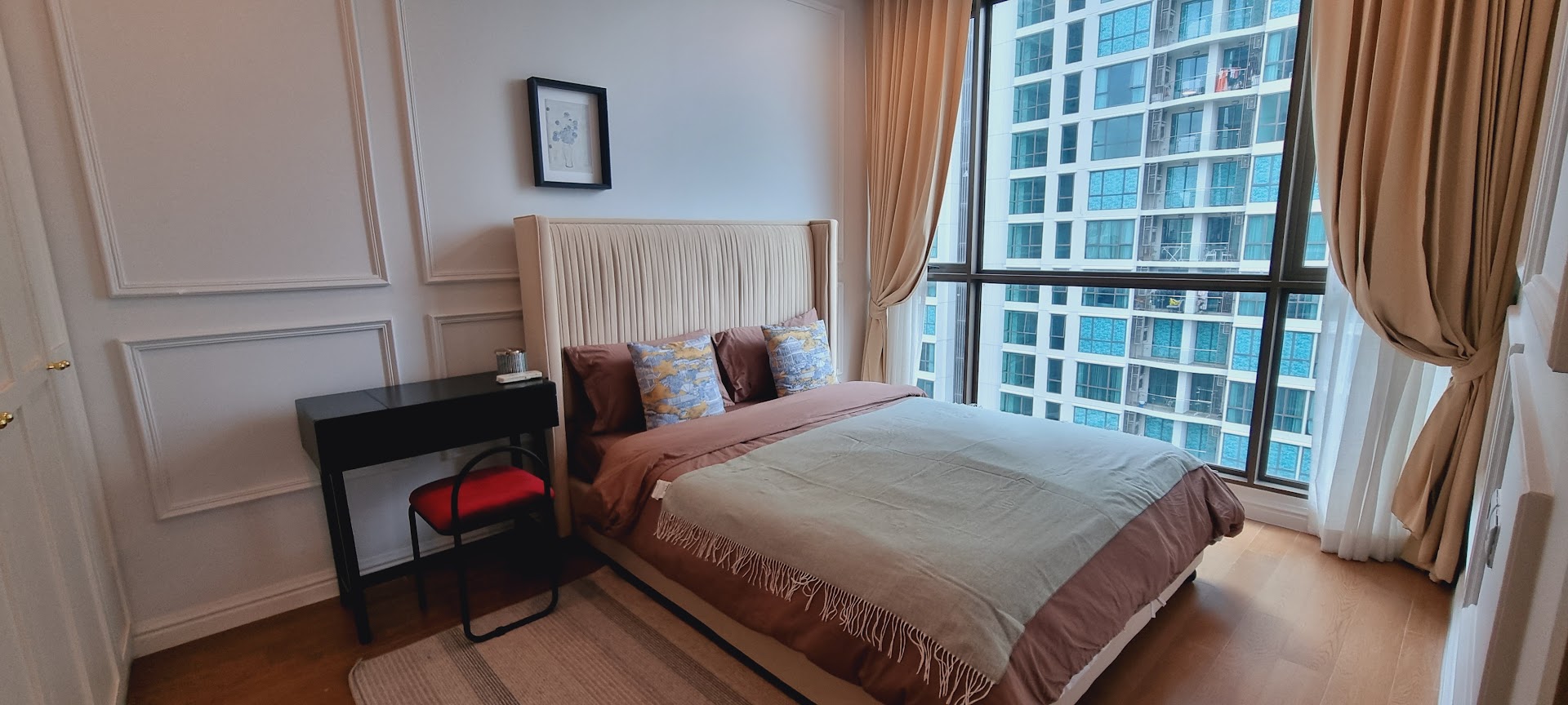 Rent a 2-bedroom condo at Supalai Oriental Sukhumvit 39 for 50,000 THB/month. Fully furnished, 99 sqm, with premium facilities near BTS Phrom Phong. Call now!