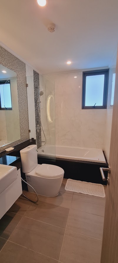 Rent a 2-bedroom condo at Supalai Oriental Sukhumvit 39 for 50,000 THB/month. Fully furnished, 99 sqm, with premium facilities near BTS Phrom Phong. Call now!