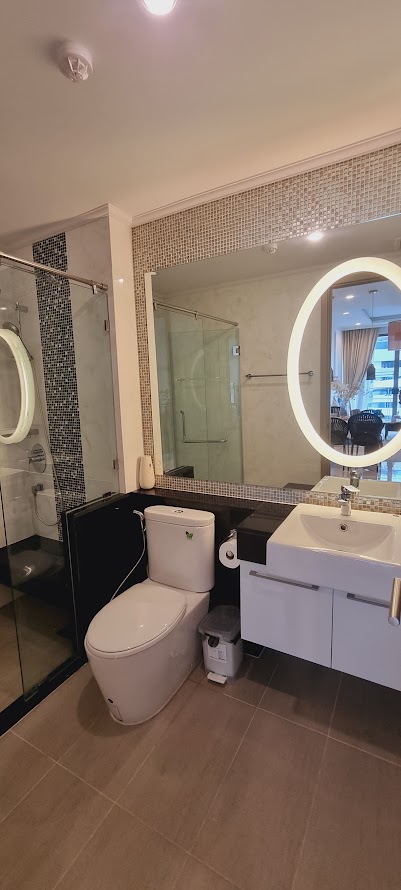 Rent a 2-bedroom condo at Supalai Oriental Sukhumvit 39 for 50,000 THB/month. Fully furnished, 99 sqm, with premium facilities near BTS Phrom Phong. Call now!