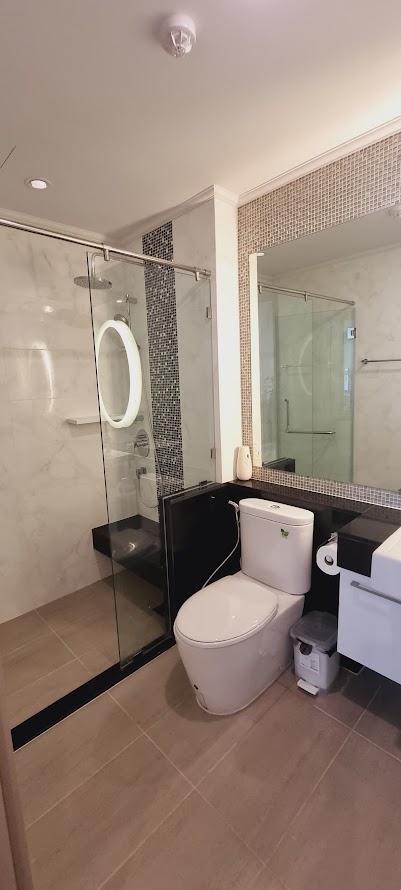 Rent a 2-bedroom condo at Supalai Oriental Sukhumvit 39 for 50,000 THB/month. Fully furnished, 99 sqm, with premium facilities near BTS Phrom Phong. Call now!
