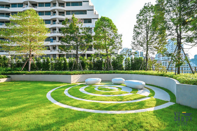 Rent a 2-bedroom condo at Supalai Oriental Sukhumvit 39 for 50,000 THB/month. Fully furnished, 99 sqm, with premium facilities near BTS Phrom Phong. Call now!
