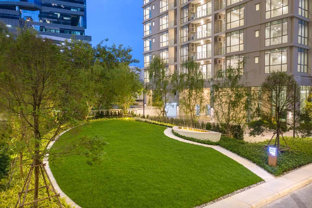 Rent a 2-bedroom condo at Supalai Oriental Sukhumvit 39 for 50,000 THB/month. Fully furnished, 99 sqm, with premium facilities near BTS Phrom Phong. Call now!