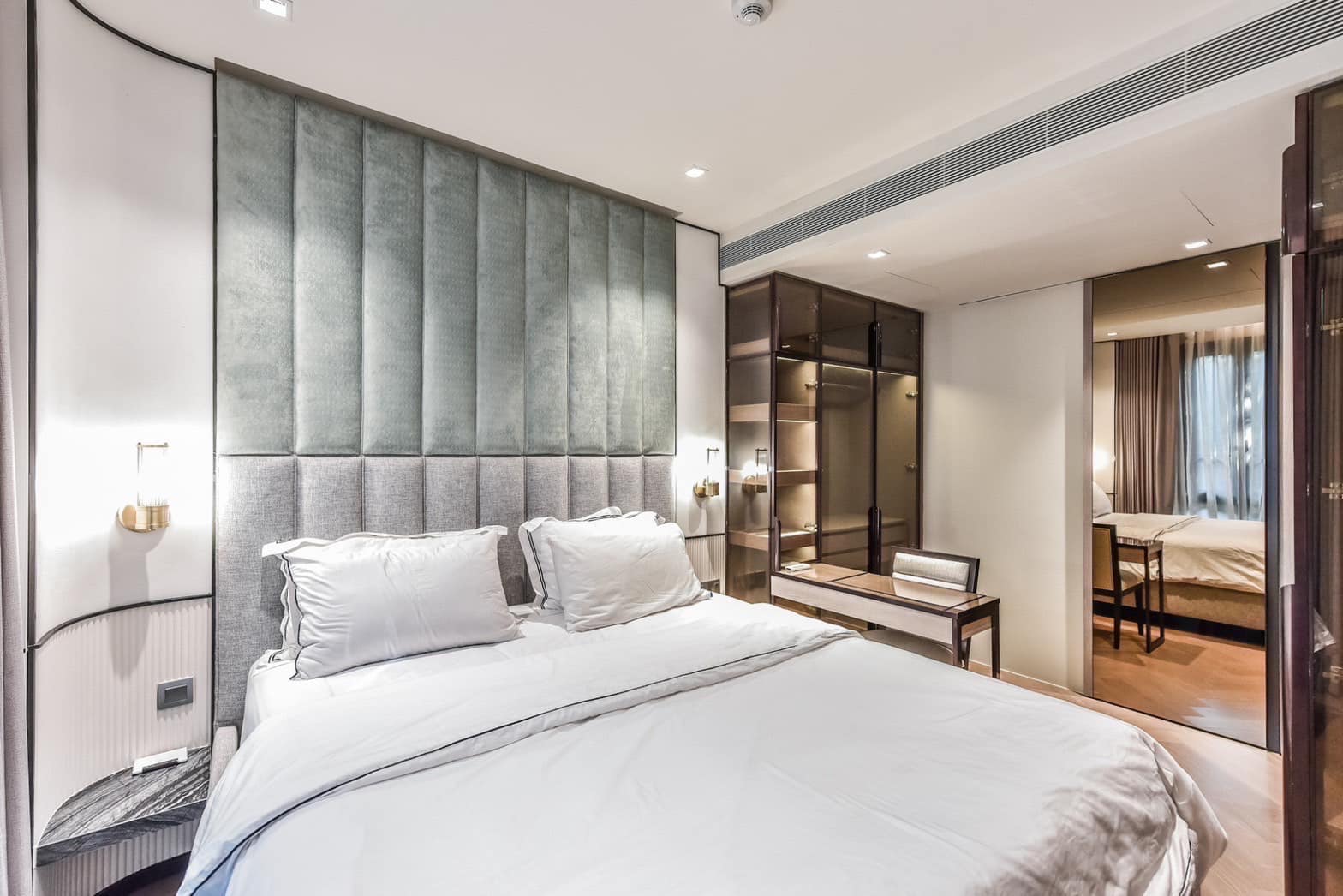 Luxurious 1-bedroom, 1-bathroom condo at The Reserve Sukhumvit 61, 50 sqm, for rent at 55,000 THB. Prime location near BTS Ekkamai, fully furnished.