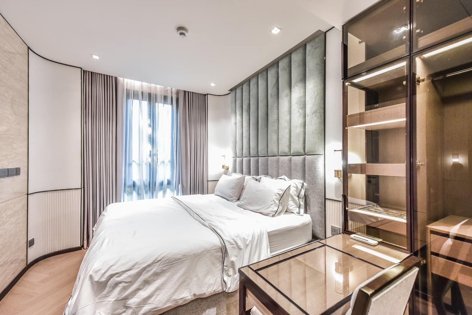 Luxurious 1-bedroom, 1-bathroom condo at The Reserve Sukhumvit 61, 50 sqm, for rent at 55,000 THB. Prime location near BTS Ekkamai, fully furnished.