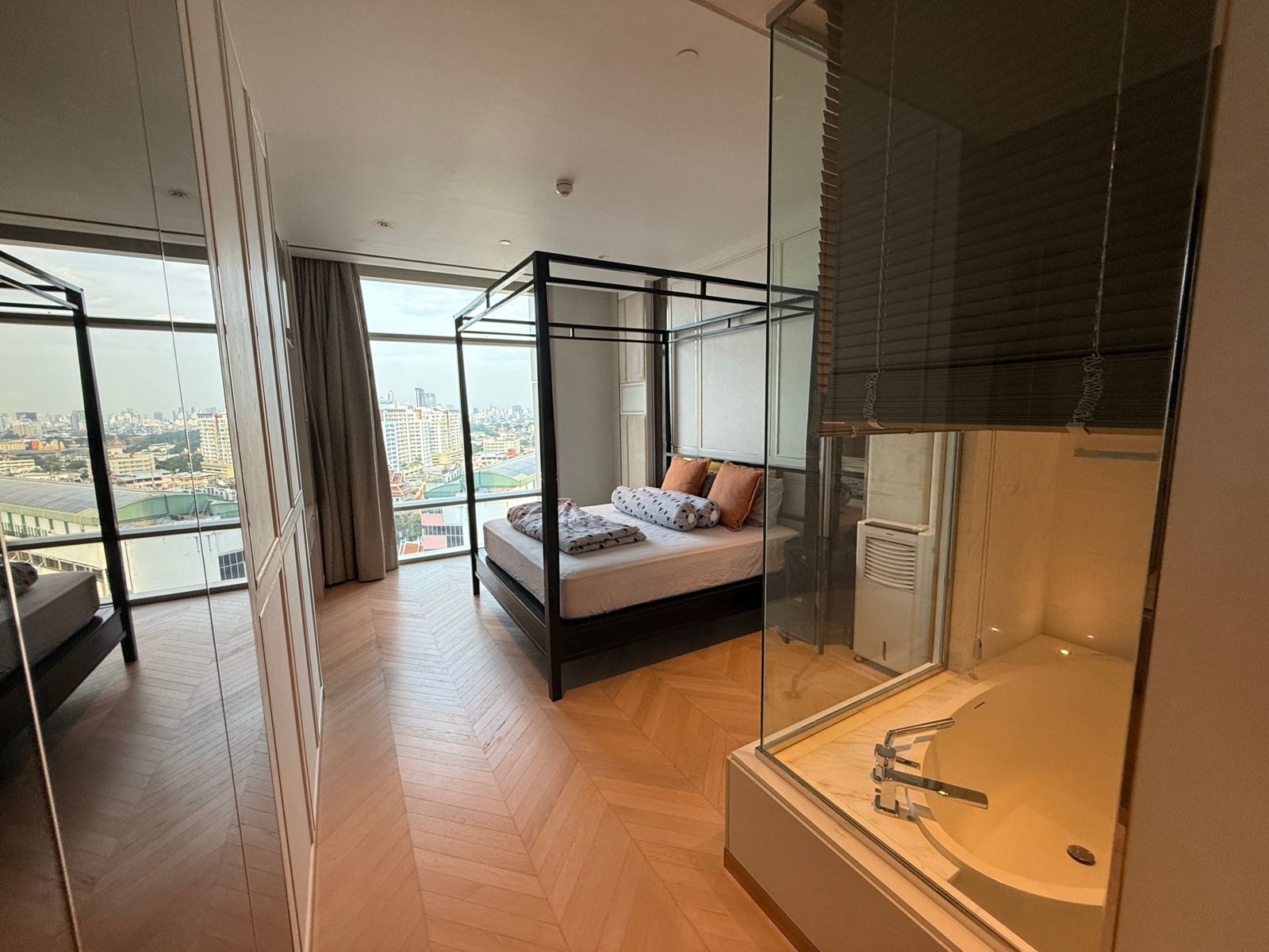 Luxurious 3BR, 3BTH Condo, 250 Sqm at Four Seasons Apartments, Near BTS Saphan Taksin, For Rent at ฿350,000/Month – Riverside Living in Bangkok.