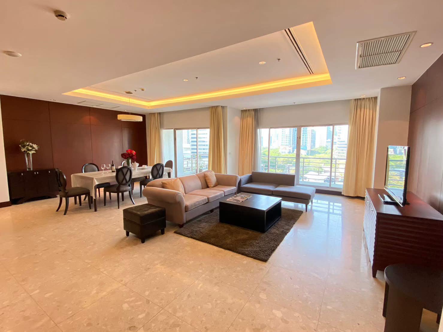 3-Bed, 4-Bath, 230 sqm Condo for Rent at Royal Residence Park, Lumpini – THB 150,000/month, Near BTS Ploenchit & MRT Lumpini, Luxury Living in Bangkok