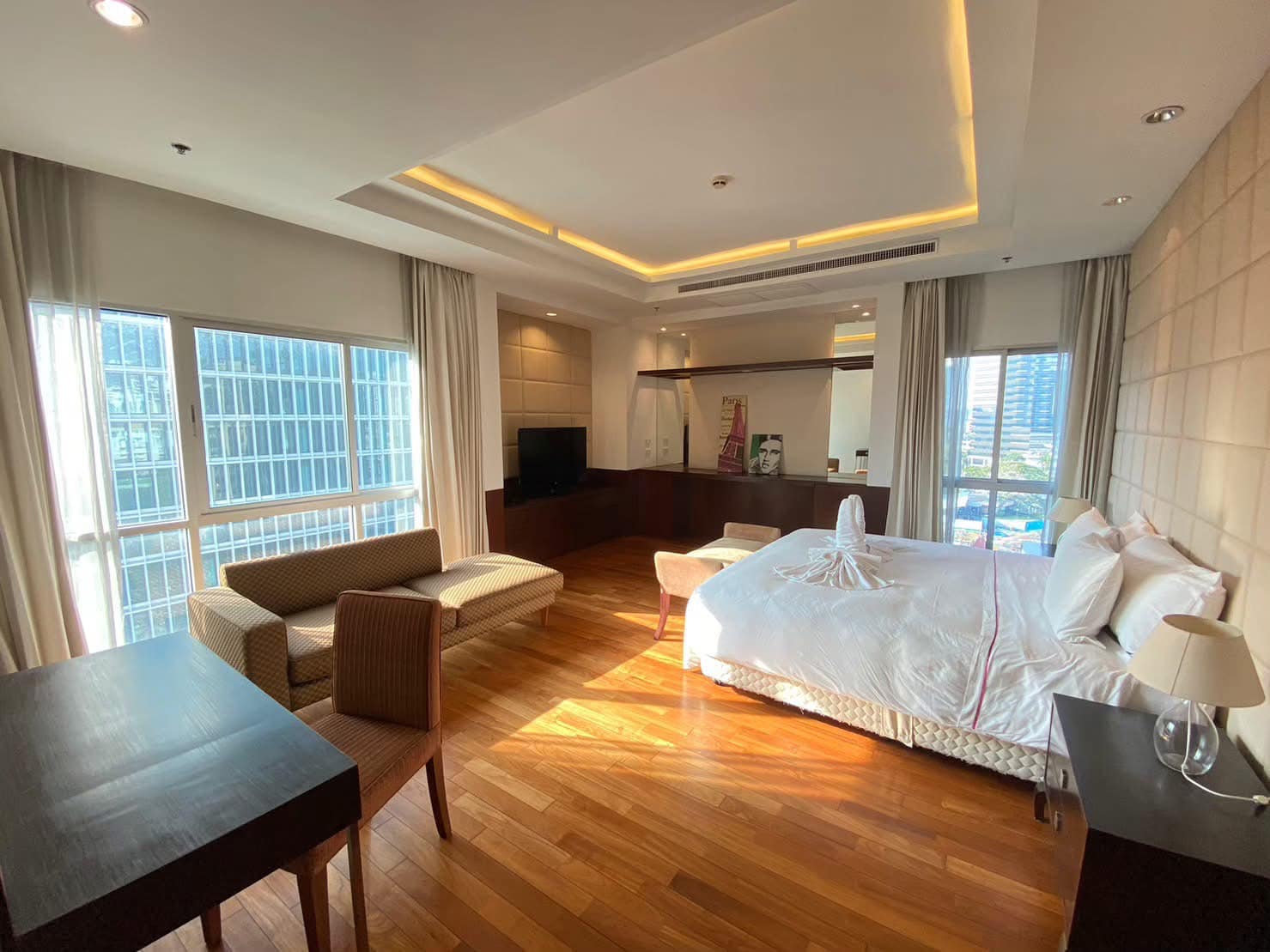 3-Bed, 4-Bath, 230 sqm Condo for Rent at Royal Residence Park, Lumpini – THB 150,000/month, Near BTS Ploenchit & MRT Lumpini, Luxury Living in Bangkok