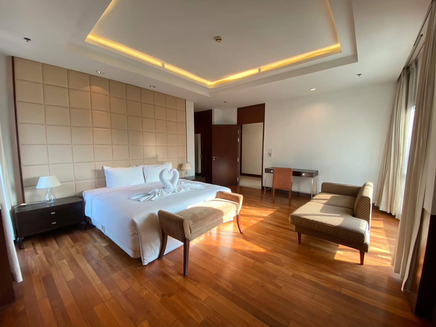 3-Bed, 4-Bath, 230 sqm Condo for Rent at Royal Residence Park, Lumpini – THB 150,000/month, Near BTS Ploenchit & MRT Lumpini, Luxury Living in Bangkok