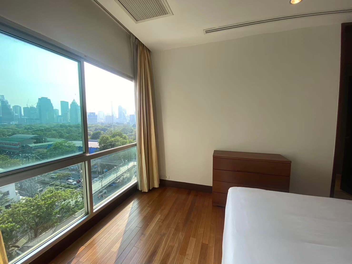 3-Bed, 4-Bath, 230 sqm Condo for Rent at Royal Residence Park, Lumpini – THB 150,000/month, Near BTS Ploenchit & MRT Lumpini, Luxury Living in Bangkok