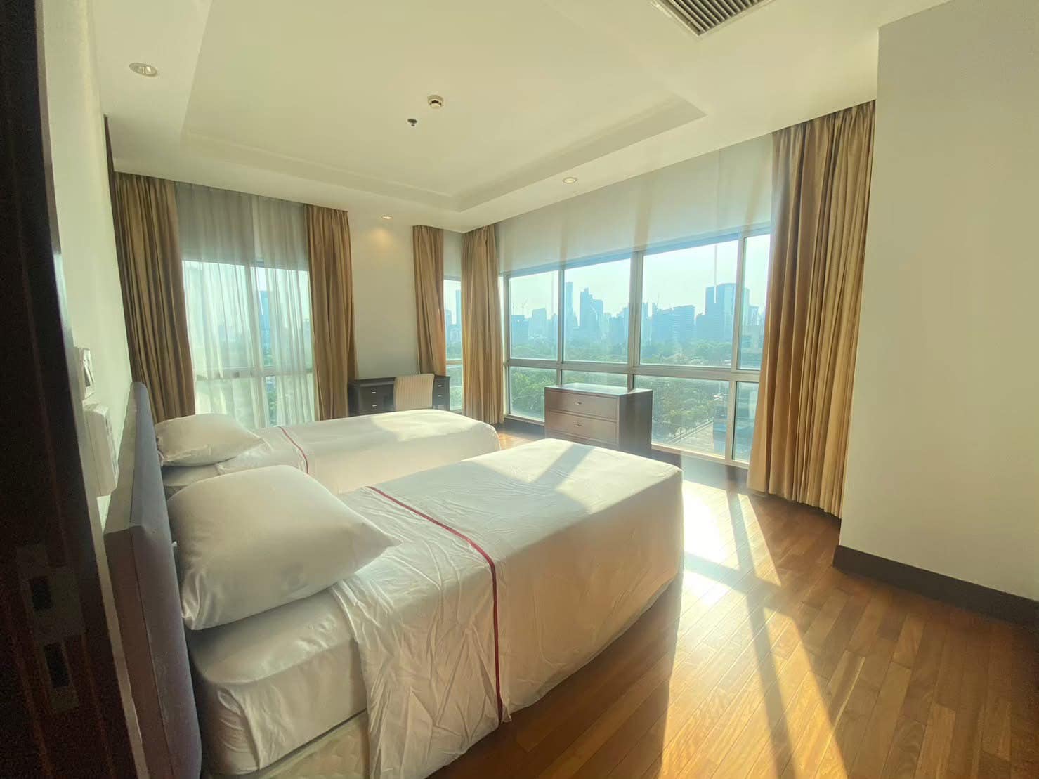 3-Bed, 4-Bath, 230 sqm Condo for Rent at Royal Residence Park, Lumpini – THB 150,000/month, Near BTS Ploenchit & MRT Lumpini, Luxury Living in Bangkok