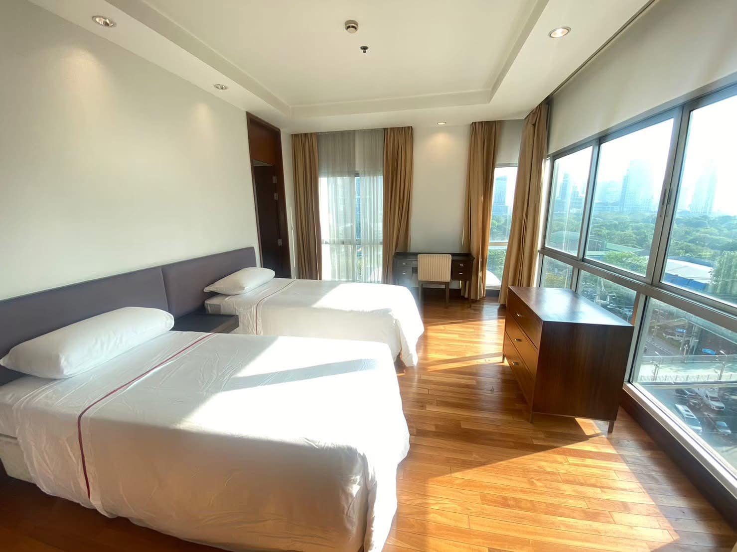 3-Bed, 4-Bath, 230 sqm Condo for Rent at Royal Residence Park, Lumpini – THB 150,000/month, Near BTS Ploenchit & MRT Lumpini, Luxury Living in Bangkok