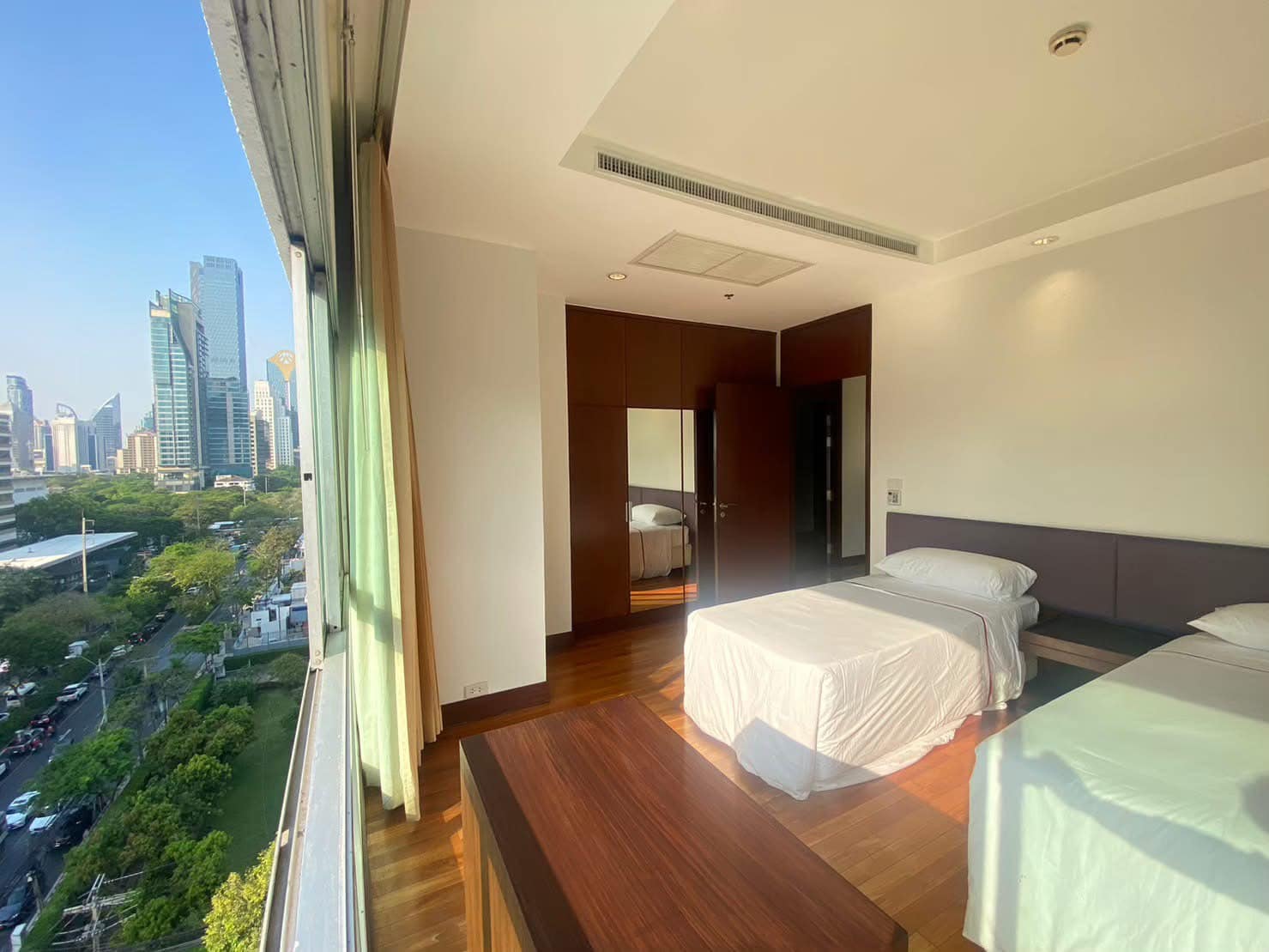 3-Bed, 4-Bath, 230 sqm Condo for Rent at Royal Residence Park, Lumpini – THB 150,000/month, Near BTS Ploenchit & MRT Lumpini, Luxury Living in Bangkok