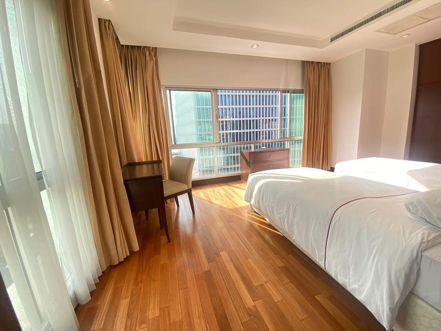 3-Bed, 4-Bath, 230 sqm Condo for Rent at Royal Residence Park, Lumpini – THB 150,000/month, Near BTS Ploenchit & MRT Lumpini, Luxury Living in Bangkok