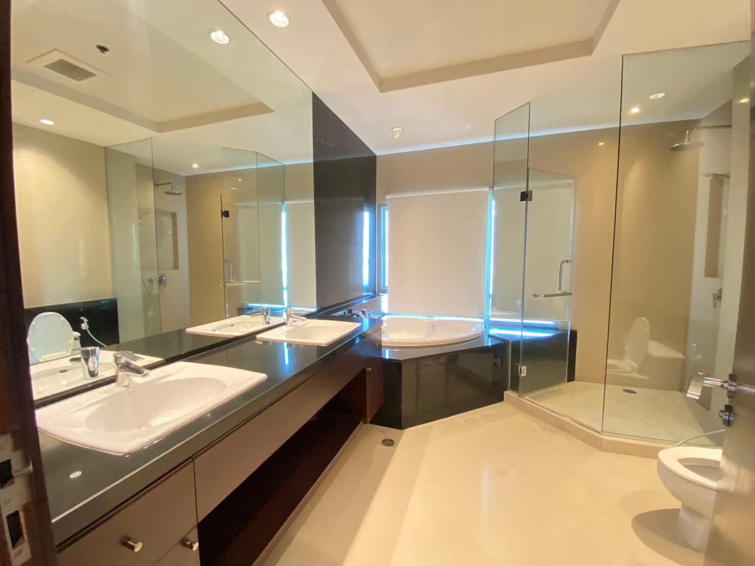 3-Bed, 4-Bath, 230 sqm Condo for Rent at Royal Residence Park, Lumpini – THB 150,000/month, Near BTS Ploenchit & MRT Lumpini, Luxury Living in Bangkok