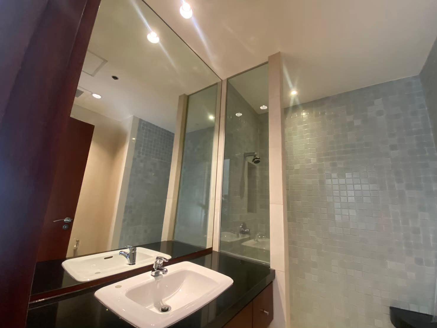 3-Bed, 4-Bath, 230 sqm Condo for Rent at Royal Residence Park, Lumpini – THB 150,000/month, Near BTS Ploenchit & MRT Lumpini, Luxury Living in Bangkok