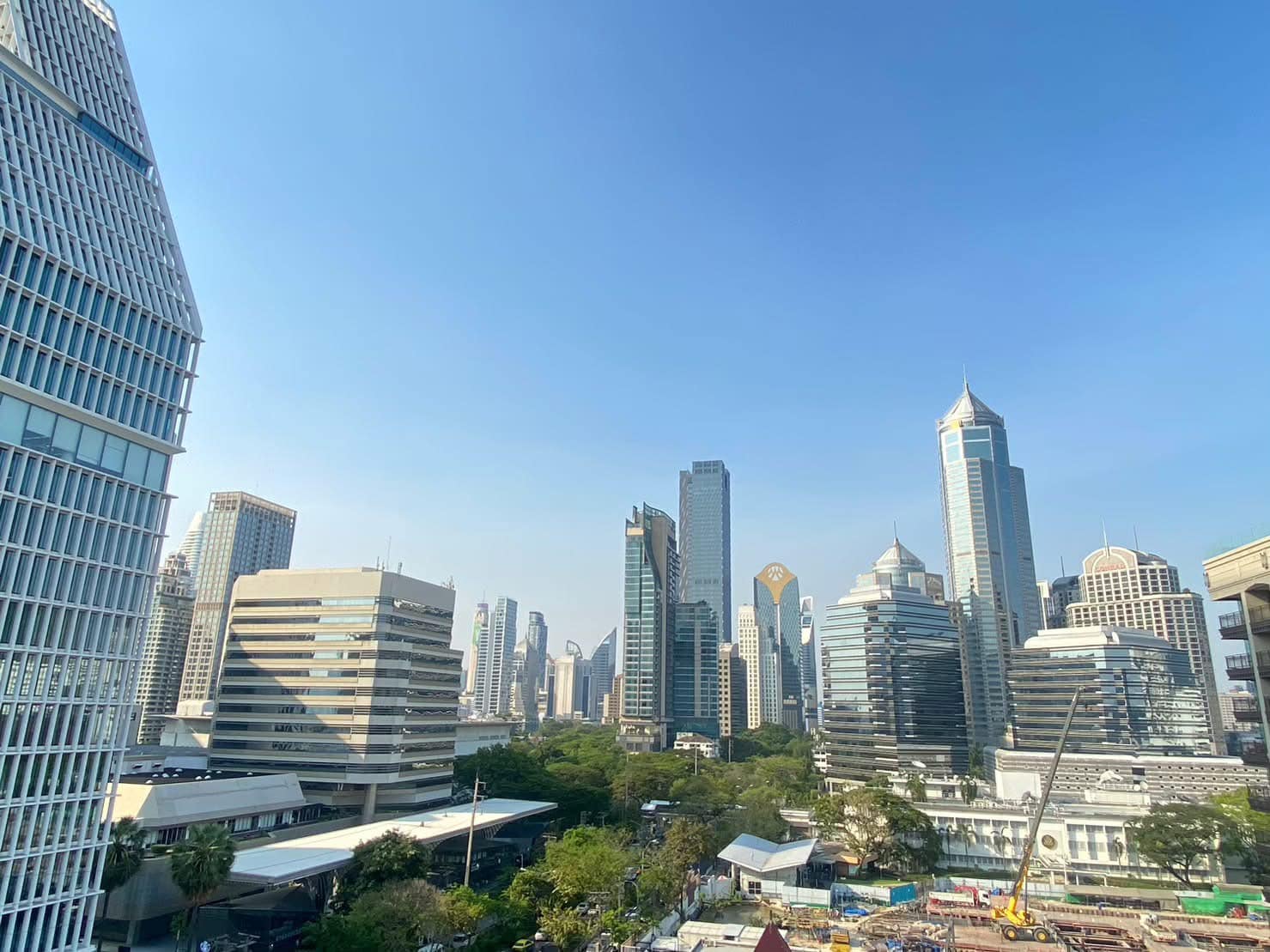 3-Bed, 4-Bath, 230 sqm Condo for Rent at Royal Residence Park, Lumpini – THB 150,000/month, Near BTS Ploenchit & MRT Lumpini, Luxury Living in Bangkok