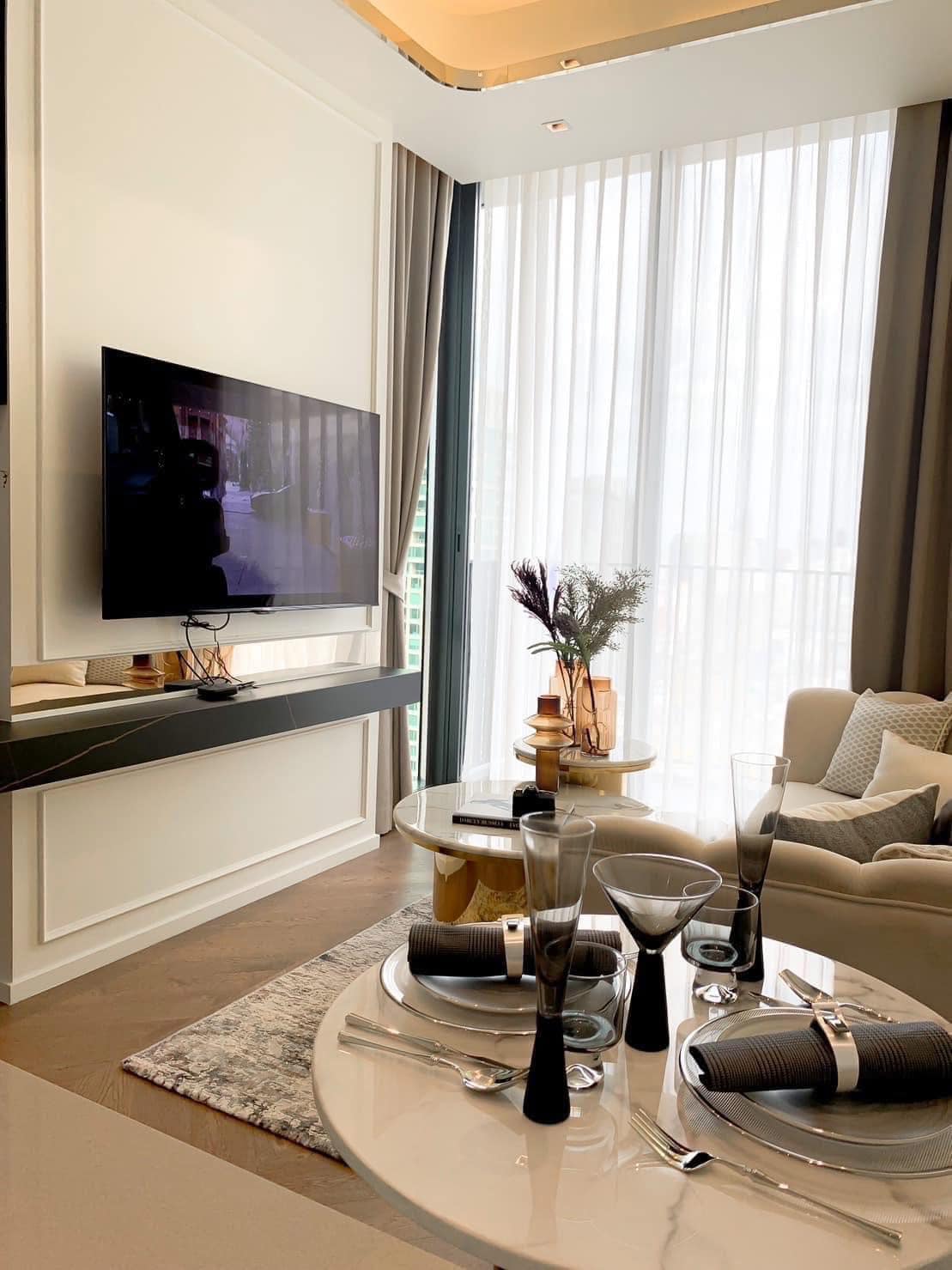 Experience luxury living at 28 Chidlom. This 1-bedroom, 25th-floor condo offers 44 sqm of elegance, fully furnished with Rent: 55,000 THB/month near BTS Chidlom