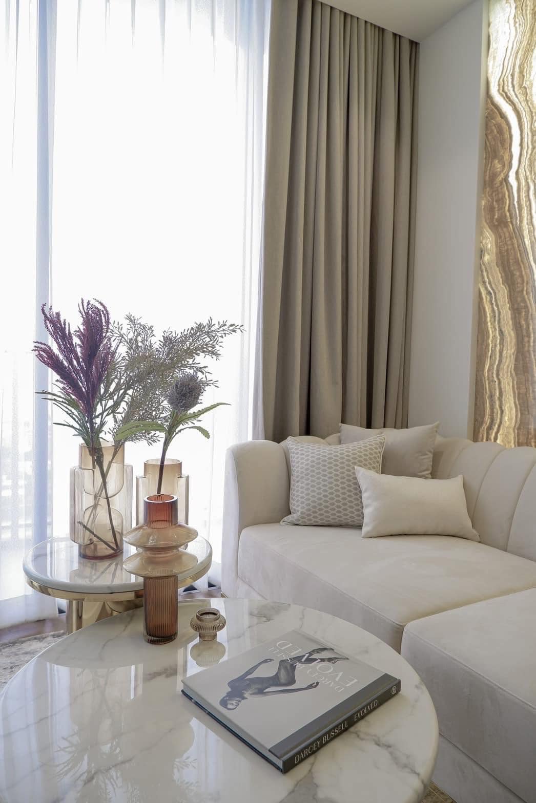 Experience luxury living at 28 Chidlom. This 1-bedroom, 25th-floor condo offers 44 sqm of elegance, fully furnished with Rent: 55,000 THB/month near BTS Chidlom