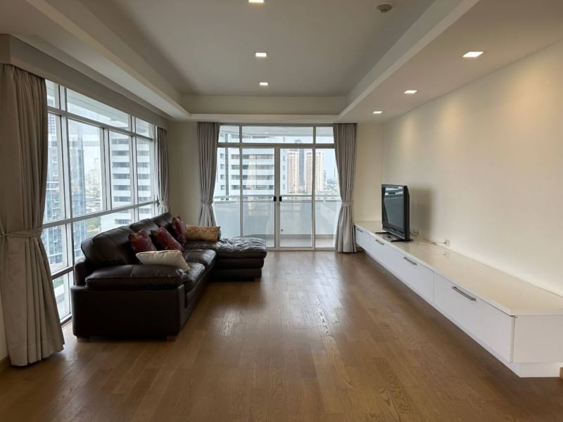 3BR 3BTH Condo, 260 sqm, ฿120,000/month, La Cascade, Near BTS Ekkamai, For Rent – Modern Design, Prime Ekkamai Location, Fully Furnished.