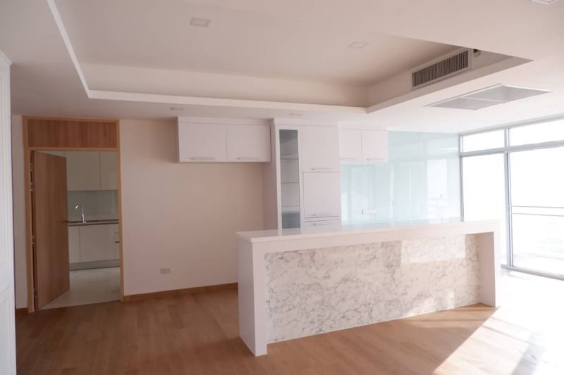 3BR 3BTH Condo, 260 sqm, ฿120,000/month, La Cascade, Near BTS Ekkamai, For Rent – Modern Design, Prime Ekkamai Location, Fully Furnished.