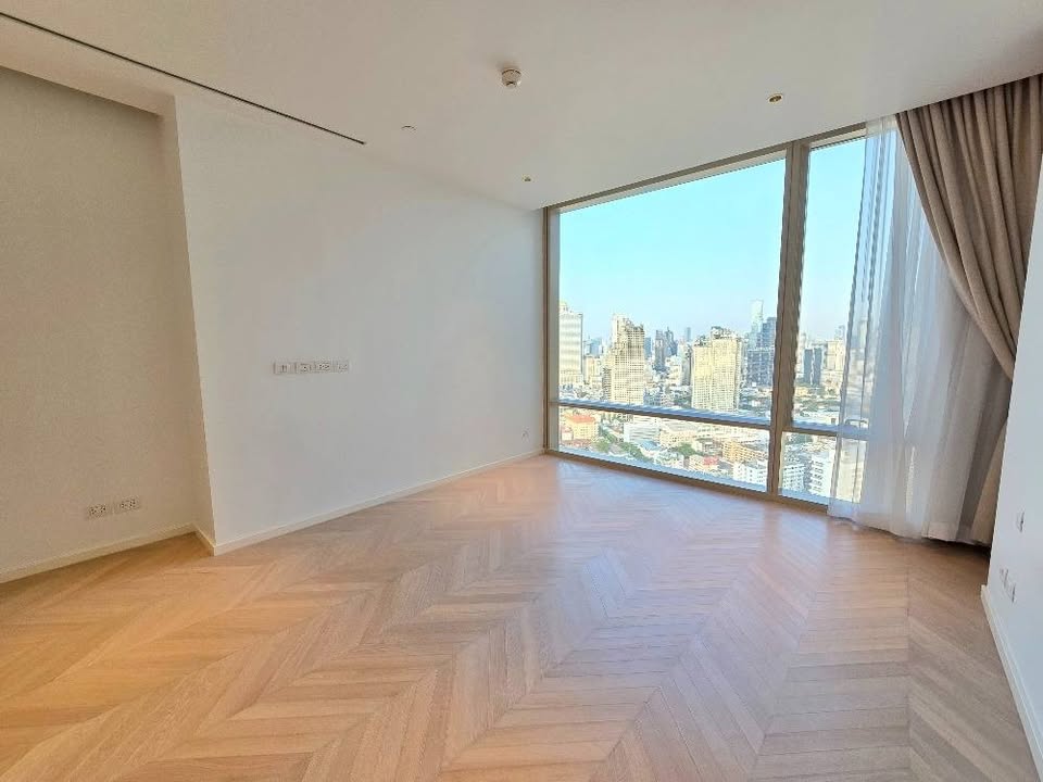 Luxury 2-bedroom, 3-bathroom condo for rent at Four Seasons Private Residences Bangkok. 32nd floor, 117 sqm, river views. Rent: 250,000 THB/month.