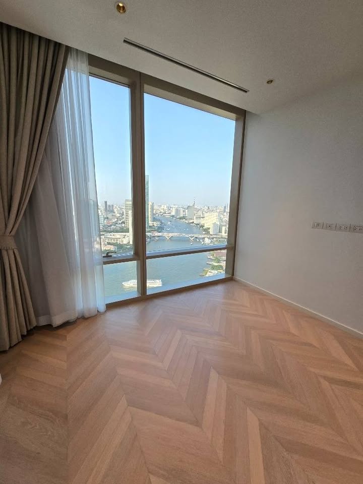 Luxury 2-bedroom, 3-bathroom condo for rent at Four Seasons Private Residences Bangkok. 32nd floor, 117 sqm, river views. Rent: 250,000 THB/month.