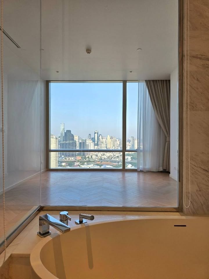 Luxury 2-bedroom, 3-bathroom condo for rent at Four Seasons Private Residences Bangkok. 32nd floor, 117 sqm, river views. Rent: 250,000 THB/month.