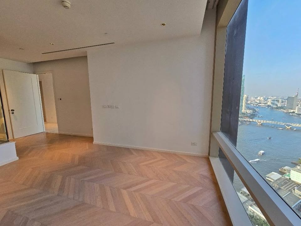 Luxury 2-bedroom, 3-bathroom condo for rent at Four Seasons Private Residences Bangkok. 32nd floor, 117 sqm, river views. Rent: 250,000 THB/month.