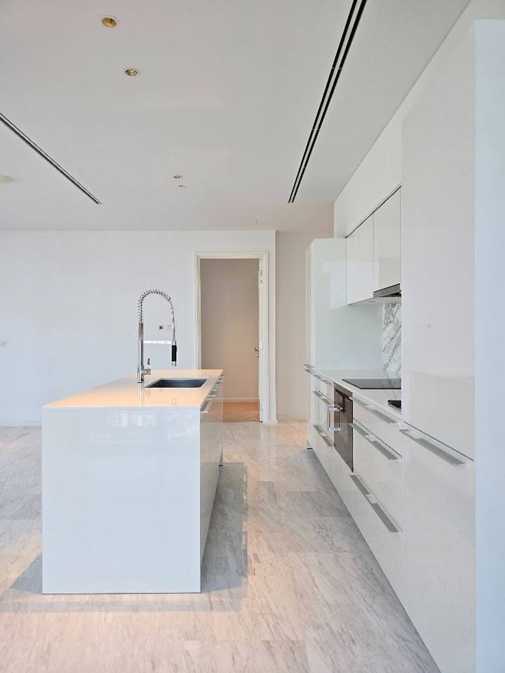 Luxury 2-bedroom, 3-bathroom condo for rent at Four Seasons Private Residences Bangkok. 32nd floor, 117 sqm, river views. Rent: 250,000 THB/month.