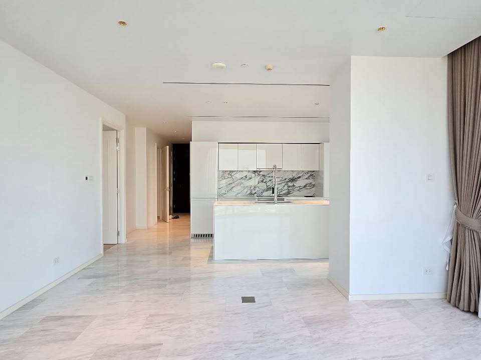 Luxury 2-bedroom, 3-bathroom condo for rent at Four Seasons Private Residences Bangkok. 32nd floor, 117 sqm, river views. Rent: 250,000 THB/month.