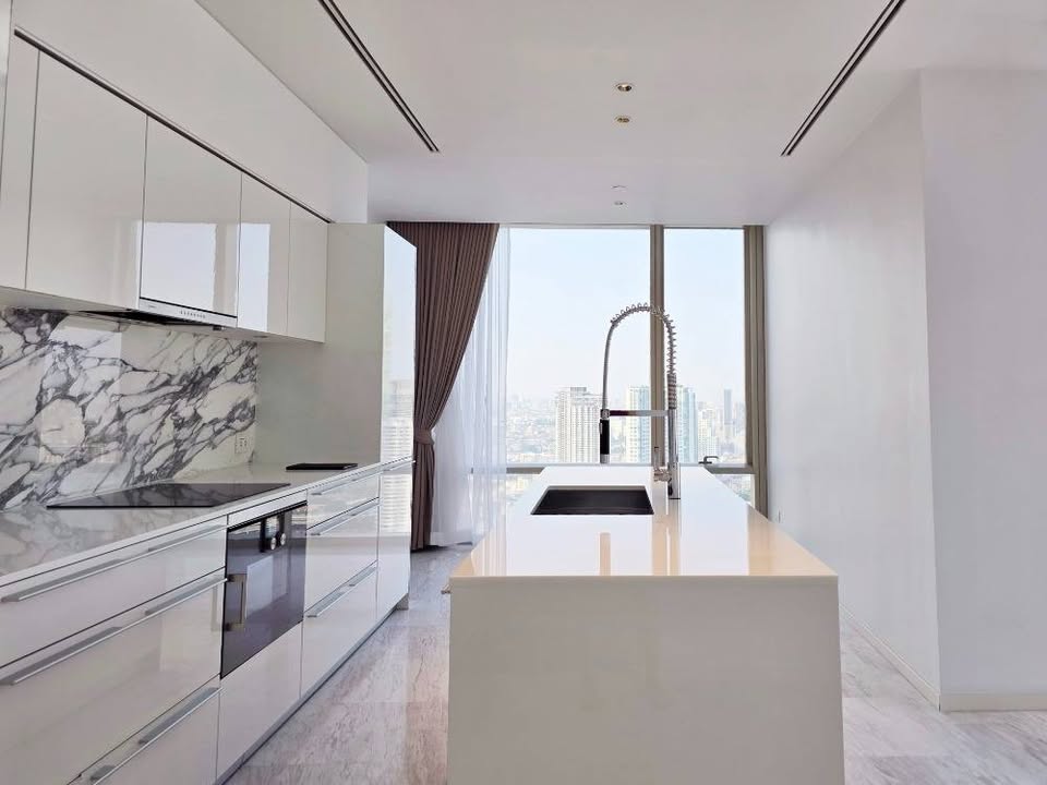 Luxury 2-bedroom, 3-bathroom condo for rent at Four Seasons Private Residences Bangkok. 32nd floor, 117 sqm, river views. Rent: 250,000 THB/month.