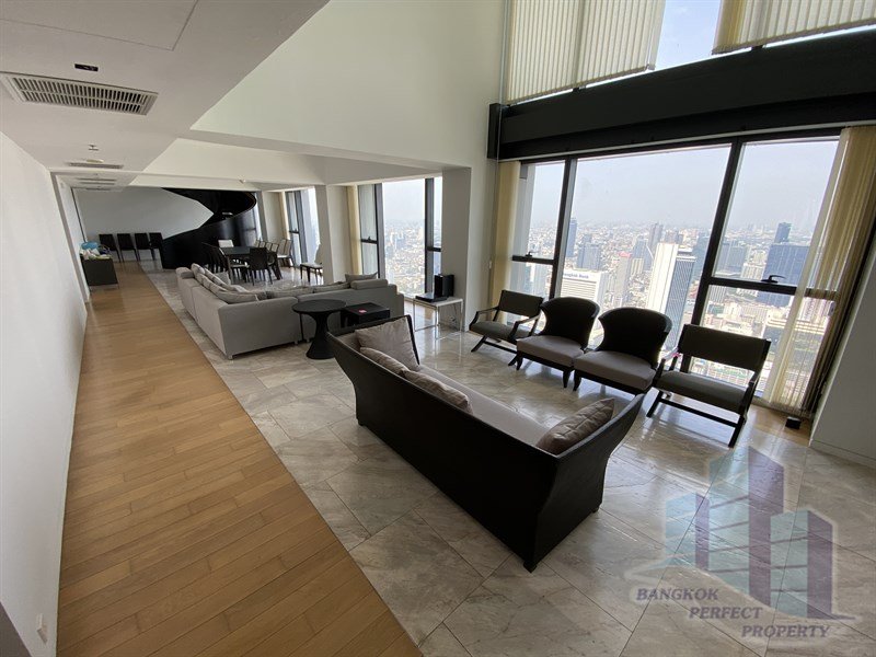Luxurious 4-bedroom triplex penthouse at The Met Condo Sathorn for rent. Features private lift, pool, salon, and maid’s quarter. Rent 450,000 THB/month.