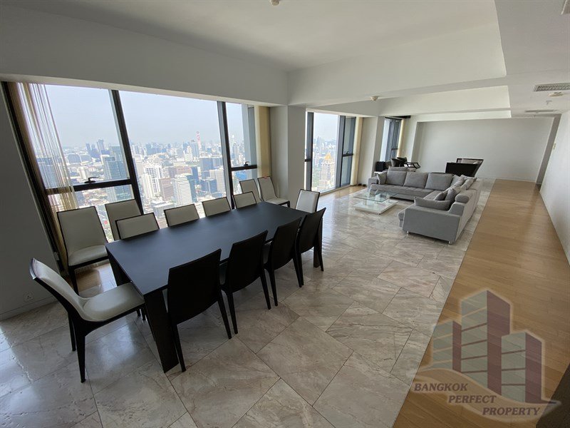 Luxurious 4-bedroom triplex penthouse at The Met Condo Sathorn for rent. Features private lift, pool, salon, and maid’s quarter. Rent 450,000 THB/month.