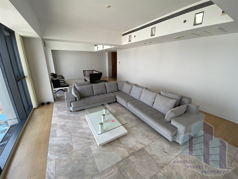 Luxurious 4-bedroom triplex penthouse at The Met Condo Sathorn for rent. Features private lift, pool, salon, and maid’s quarter. Rent 450,000 THB/month.