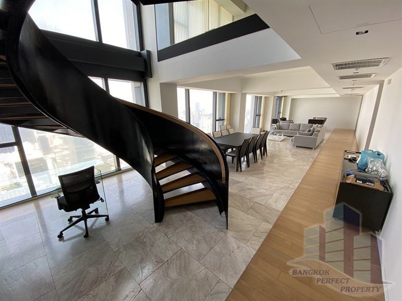 Luxurious 4-bedroom triplex penthouse at The Met Condo Sathorn for rent. Features private lift, pool, salon, and maid’s quarter. Rent 450,000 THB/month.