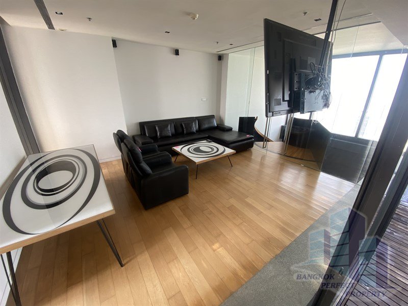 Luxurious 4-bedroom triplex penthouse at The Met Condo Sathorn for rent. Features private lift, pool, salon, and maid’s quarter. Rent 450,000 THB/month.