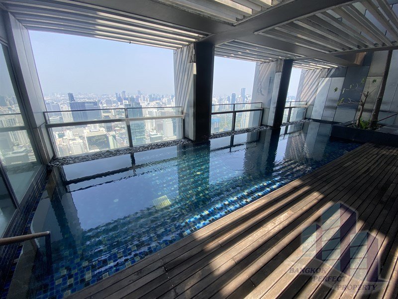 Luxurious 4-bedroom triplex penthouse at The Met Condo Sathorn for rent. Features private lift, pool, salon, and maid’s quarter. Rent 450,000 THB/month.