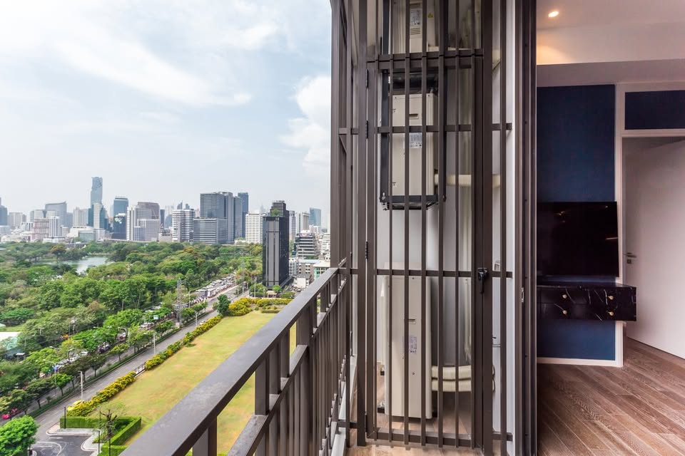 Luxurious 2-bedroom pet-friendly condo for rent at MUNIQ Langsuan. 96 sqm with balcony, fully furnished, next to Lumpini Park. Rent: 130,000 THB/month.