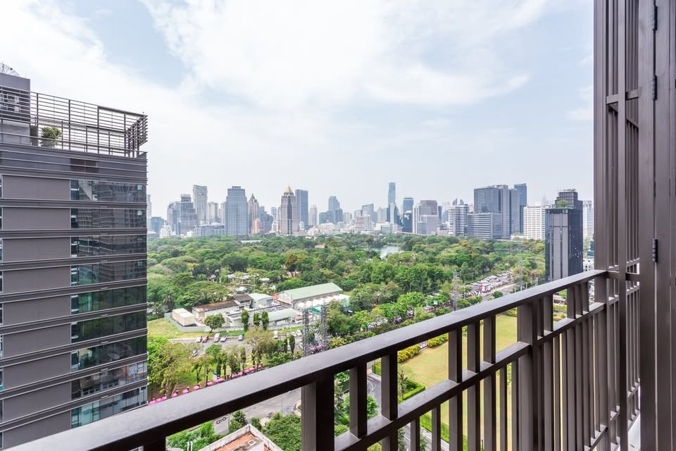 Luxurious 2-bedroom pet-friendly condo for rent at MUNIQ Langsuan. 96 sqm with balcony, fully furnished, next to Lumpini Park. Rent: 130,000 THB/month.
