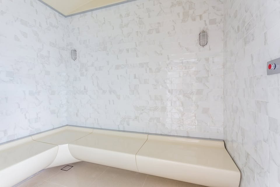 Luxurious 2-bedroom pet-friendly condo for rent at MUNIQ Langsuan. 96 sqm with balcony, fully furnished, next to Lumpini Park. Rent: 130,000 THB/month.