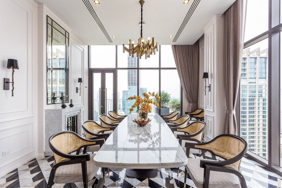 Luxurious 2-bedroom pet-friendly condo for rent at MUNIQ Langsuan. 96 sqm with balcony, fully furnished, next to Lumpini Park. Rent: 130,000 THB/month.