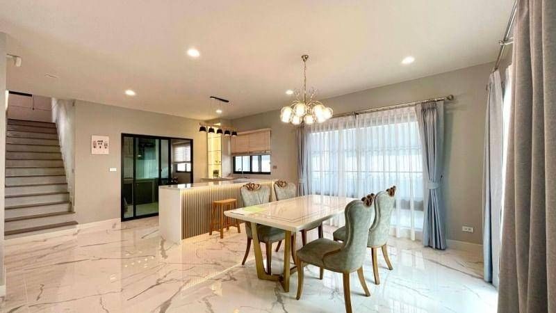 Luxurious eco-friendly 4-bedroom house at Setthasiri Bangna Suvarnabhumi for rent. 247 sqm, solar rooftop, EV charger. Rent 120,000 THB/month.